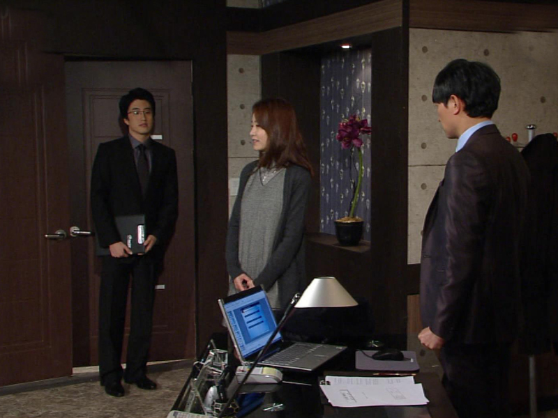 연락도 없이 정우의 사무실을 찾아가는 은영 클립 이미지