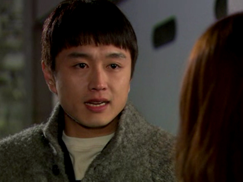 추위 속에서 집으로 돌아오는 은영을 기다리는 형우 클립 이미지