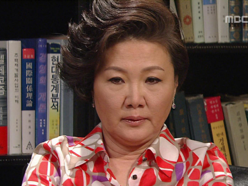 비안에 대해 알아보라고 지시하는 신여사 클립 이미지