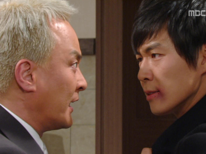 신태환(조민기)에게 양심선언을 돈으로 산게 사실이냐며 이동욱(연정훈)의 검사인생도 끝났다며 소리지르는 동욱(연정훈) 클립 이미지