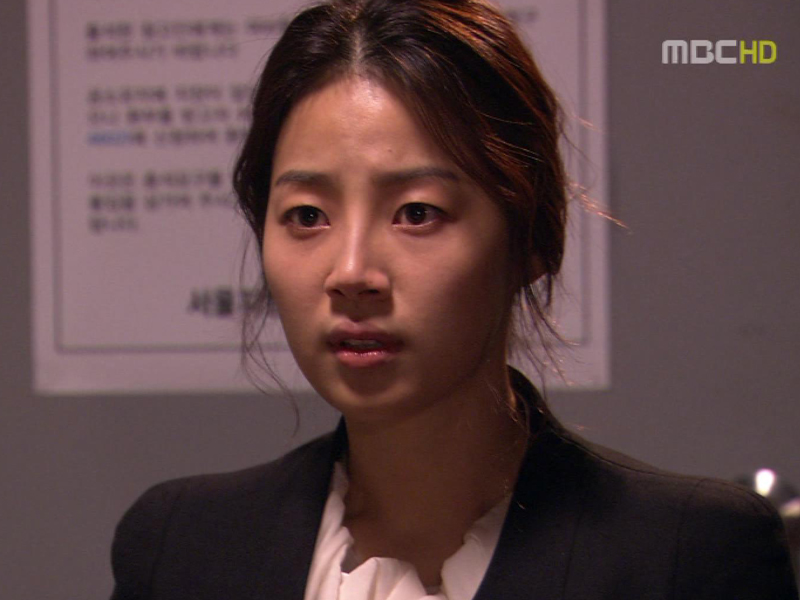 지현(한지혜)은 자신도 모르는 비리 수사들에 대해 취조를 당하는데.. 클립 이미지