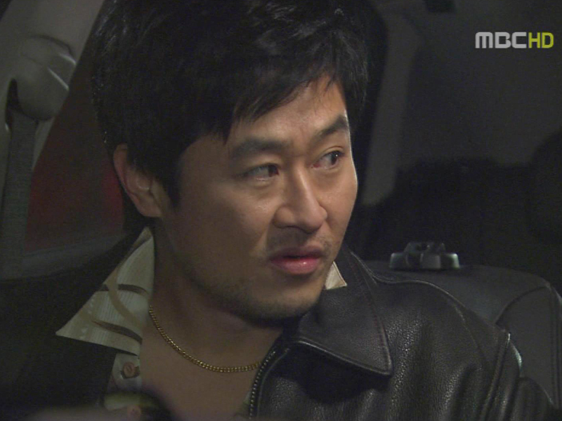 황정구를 만나 당분간 나타나지 말라고 전하는 정우 클립 이미지