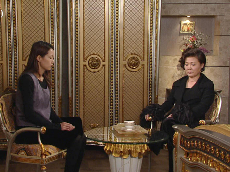 은영이 결혼 예물을 팔았다는 사실에 격노하는 신여사 클립 이미지