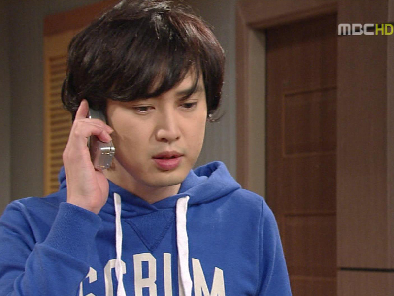 은영에게 비안이가 정우집에 있다는 소식을 전하는 홍진 클립 이미지