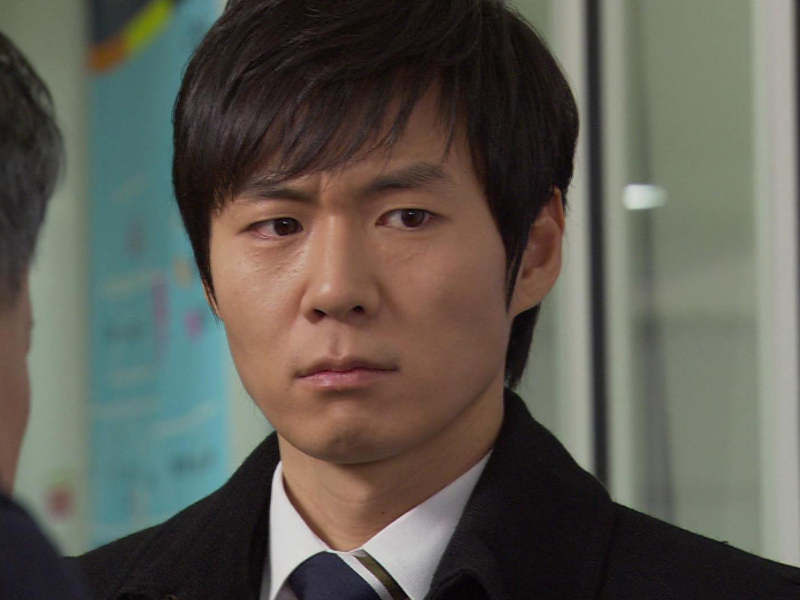 동철(송승헌)과 영란(이연희)을 체포하러 왔다며 춘희(이미숙)가 누워있는 병원까지 쫓아온 동욱(연정훈)