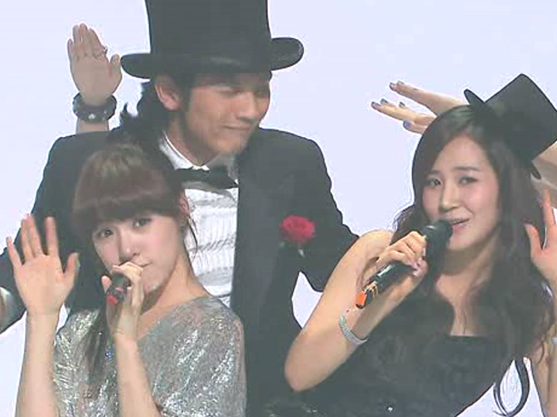 티파니 & 유리 (with 낯선)『음악중심 놀러와』 클립 이미지