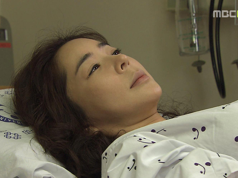 준혁은 수술을 끝낸 봉순에게 아프다는 말도 못할정도로 나쁜 남편이었냐고 입을 여는데.. 