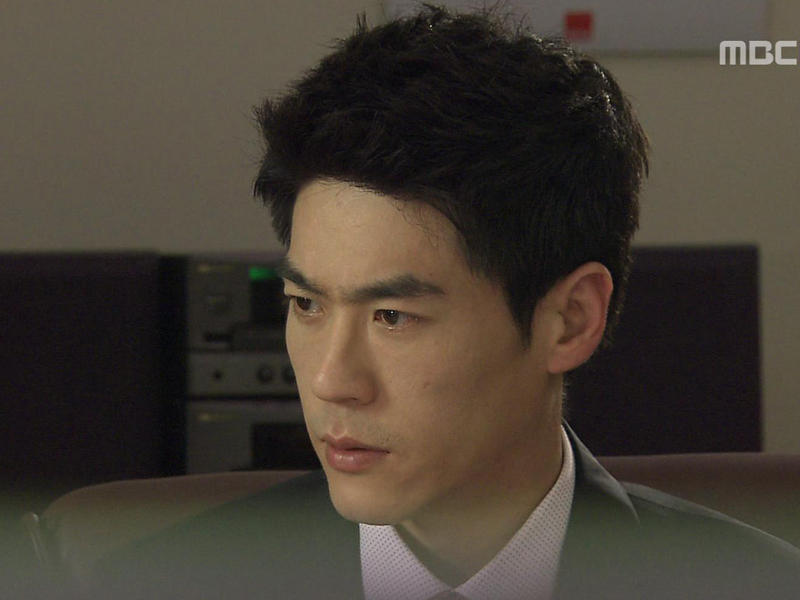 온달수의 뇌물수수 사건과 관련해 감사를 받는 준혁 