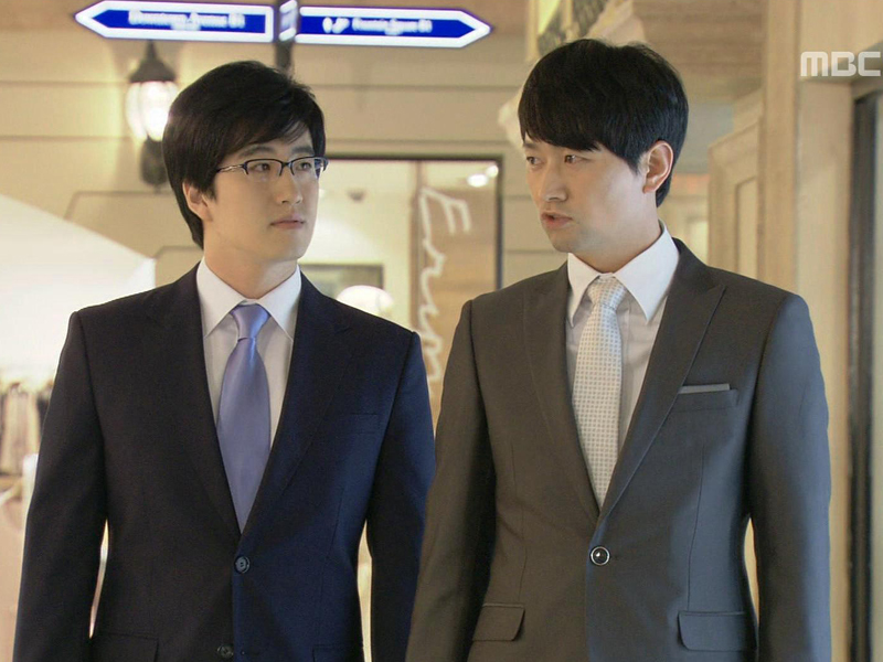 정우를 찾은 춘식, 정우를 협박한다. 클립 이미지