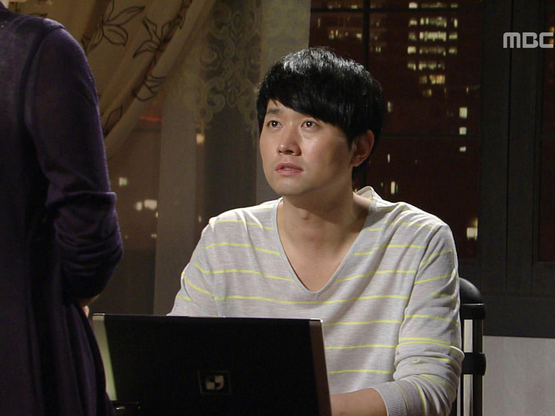 정우에게 신우의 일을 물어보는 나경 클립 이미지