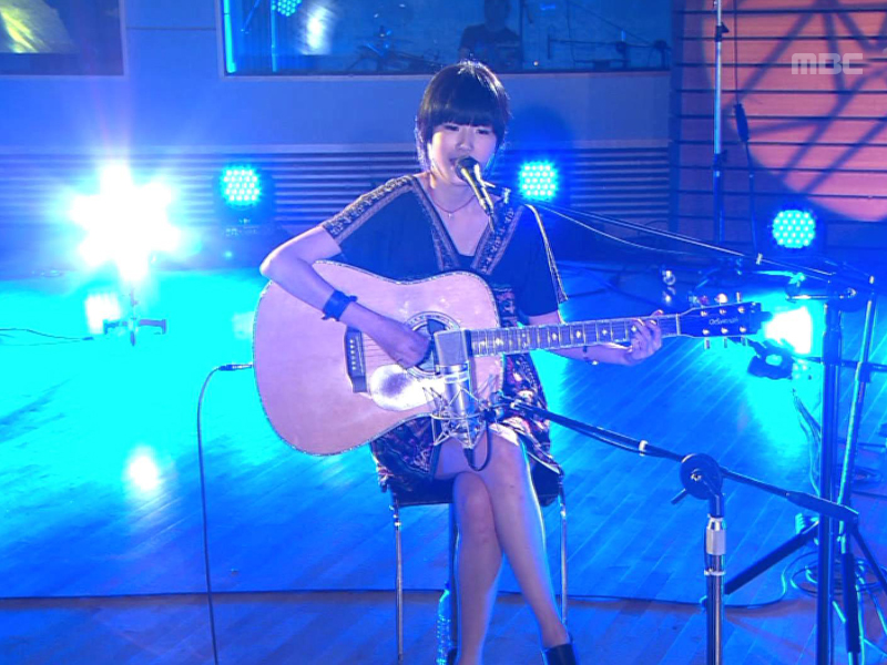 솜사탕 손에 핀 아이 (한희정) 클립 이미지