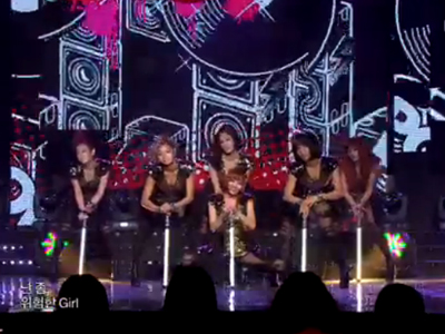 라니아『Pop Pop Pop』 클립 이미지