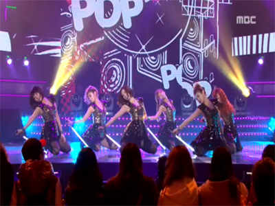 라니아, 쩍벌+형광등 댄스 "섹시미 폭발" 클립 이미지