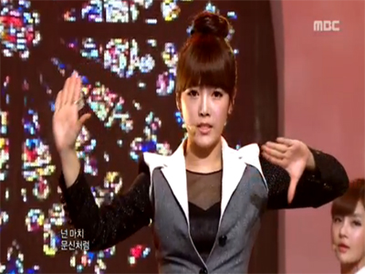 티아라 단추 풀더니 눈빛 180도 "발랄→섹시" 클립 이미지