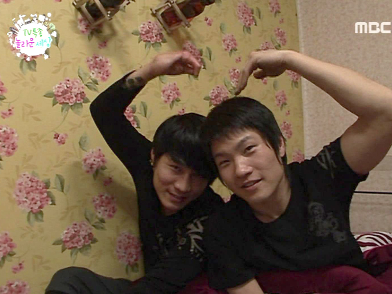 한 팔로 세상을 접수한 의형제! 무에타이 챔피언과 한 손 마술사의 세상 속으로! 클립 이미지