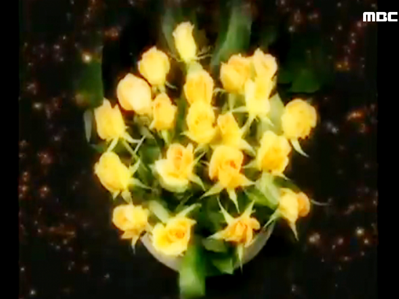 봄을 싣고 온 꽃향기를 찾아~ 클립 이미지