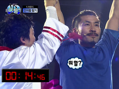 홍철, 겨드랑이 집중공격에도 "금강 불감" 클립 이미지