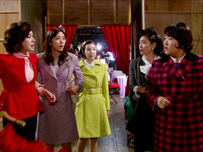 채영-정혜, 촬영의상으로 본격적 "신경전" 클립 이미지