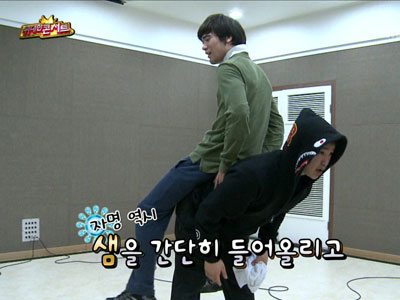 "복근" 샘 카터- "허벅지" 구자명, 허리 힘 대결! "막상막하" 클립 이미지