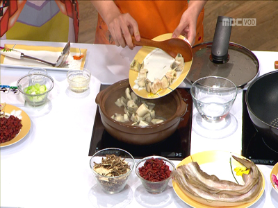 제철 붕장어로 만든 중국식 가정 요리 클립 이미지