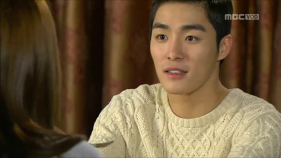 로라에게 떡국 끓여주는 설희