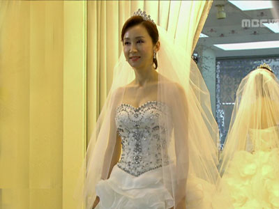 양춘희 웨딩드레스 자태, 나이 무색 '40대 맞나'  클립 이미지