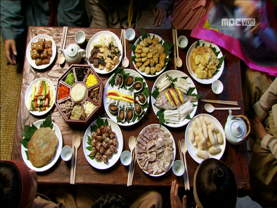 임금이 내린 음식, 한상 가득 차려진 산해진미 '경탄' 클립 이미지