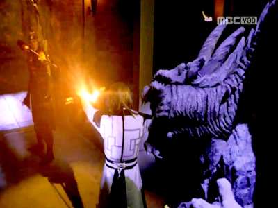 신궁 잃었다-이린(정일우), 사담(김성오)과 정면 대결서 이무기 없앨 신궁 잃었다 '망연자실' 