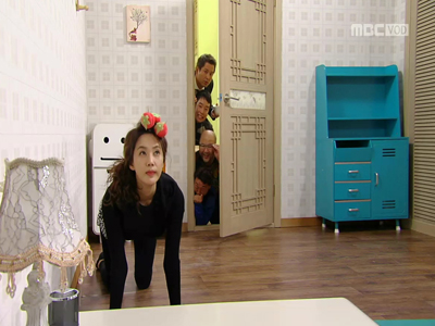 고시원 미녀-풍금(오현경), 고시원 미녀로 변신! 남자들 한눈에 반하다  클립 이미지