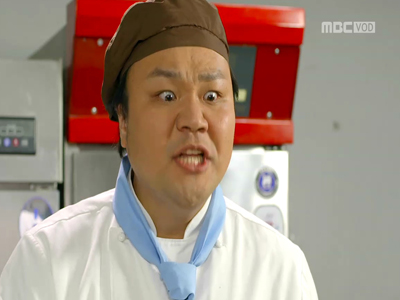 볼수록 소름 돋는 집착-수인(한지혜) 노리는 빵집 사장(태항호) 수상하다! 집착+과대망상  클립 이미지