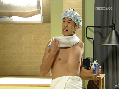 샤워 후 알몸 댄스-선중(이주현), 샤워 후 수건만 두르고 막춤 추다 효경(금단비)과 마주쳐 ‘민망’  클립 이미지