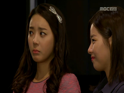 황정서 질투-지아(황정서), 화엄(강은탁)·무엄(송원근) 관심 한몸에 받는 백야(박하나) 질투 클립 이미지