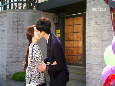 기준(유민규), 복수 위해 접근한 윤나(곽지민)에게 달콤 프로포즈 "나랑 결혼해줘♥" 뜨거운 입맞춤 클립 이미지