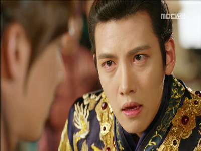 타환(지창욱) 광기, 신료들에게 칼 들고 '위협'…탈탈(진이한)에 "그대는 왜 바닥에 엎드리지 않는가?"