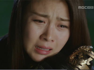 승냥(하지원), 죽은 왕유(주진모) 끌어안고 폭풍오열  클립 이미지