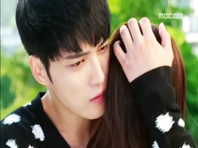 영달(김재중)-정희(백진희), '따뜻한 포옹' 애틋한 마음 확인…"보고싶어서 미치는 줄 알았어요" 클립 이미지