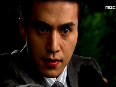 재완(이동욱), 과거 살인 누명 씌운 중구(이덕화)에 총 겨눠 "없어져라" 클립 이미지