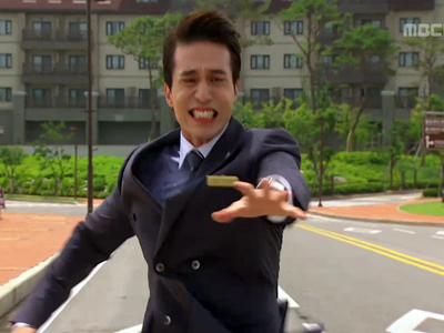 재완(이동욱), 미녀(김해숙) 검찰 체포 후 친모 사실 알았다 '망연자실'  클립 이미지