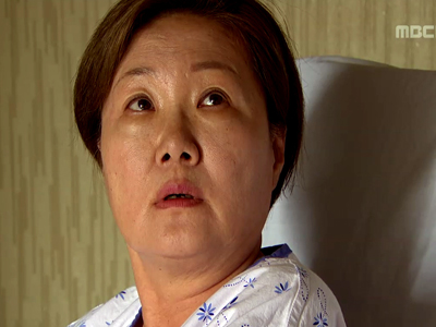 정신연령 5살 된 미녀(김해숙), 재완(이동욱) 못 알아봐 "아저씨 누구?"  클립 이미지