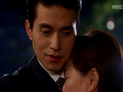 기억 잃은 미녀(김해숙), 드디어 재완(이동욱)에 마음 열었다…모자의 따뜻한 포옹 클립 이미지