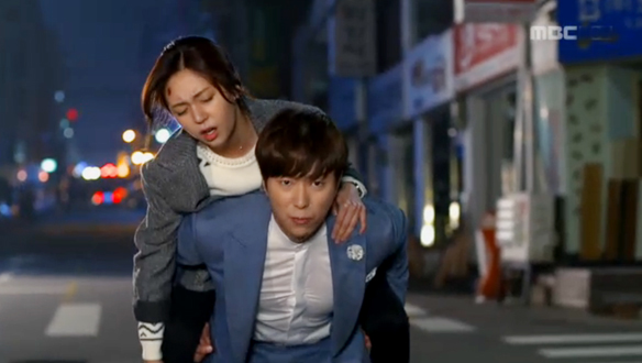 "내가 안 갔으면 어쩔 뻔했어!"…찬빈(윤현민), 사월(백진희) 도왔다 '핑크빛 기류' 클립 이미지