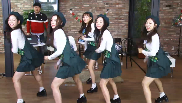 [해요TV] 에이프릴, dsp선배 카라의 '미스터' 댄스 클립 이미지