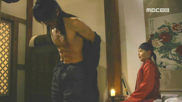 장혁 빨래판 복근-신율(오연서), 왕소(장혁) 상의 탈의에 당황 '줄행랑'  클립 이미지