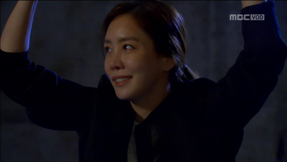 "윤서야! 일어나!" … 덕인(김정은), 위기 처한 윤서(한종영) 구출 위해 폭력배 소굴 침투 '화끈 액션' 클립 이미지