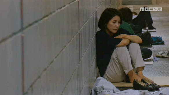 노숙자로 전락, 정옥(양금석), 길 잃고 길거리에서 노숙 생활