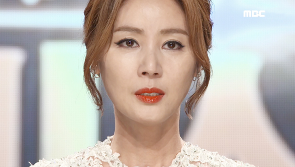 "오늘 MC 자리에서 내려오겠습니다"…레나(김성령), 위기 속 돌연 은퇴 선언 '깜짝' 클립 이미지