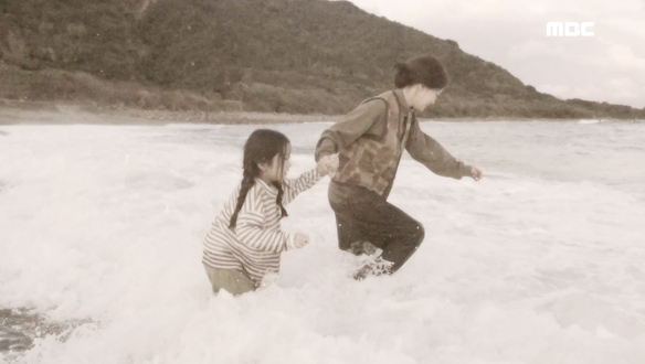 "결국 난 엄마 팔자를 닮네"…레나(김성령), '같이 죽자'던 생모와의 과거 떠올려 '눈물' 클립 이미지