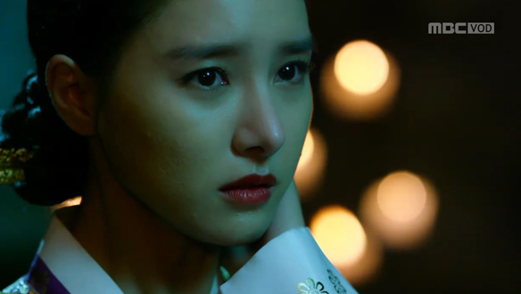 "검은 도포를 가져와라"…귀(이수혁), 혜령(김소은)에 명령하며 목 물어 클립 이미지