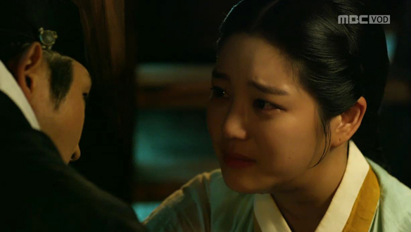 "힘드셨겠다"…양선(이유비), 성열(이준기)의 흡혈귀 모습에 '눈물' 클립 이미지