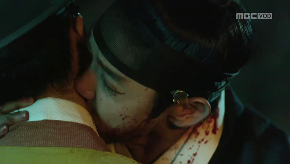 “널 사랑한다“…성열(이준기), 양선(이유비)에 눈물의 키스 후 '흡혈'